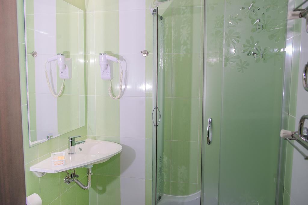 Terminal-A Hotel Rjaszne-Ruszke Kültér fotó